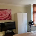 Guest house Shared House On Southmead Bristol