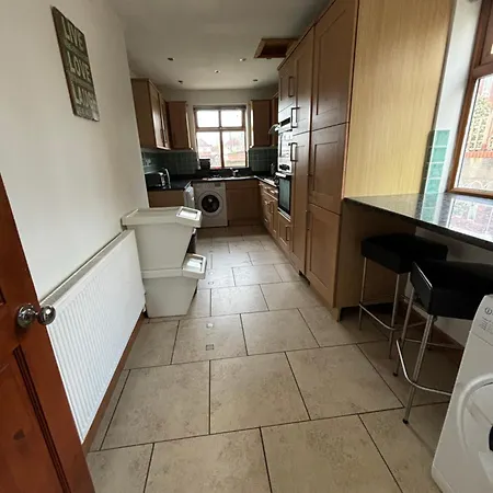 Shared House On Southmead בריסטול