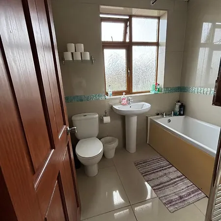 Guest house Shared House On Southmead Bristol