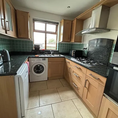Shared House On Southmead Guest house *