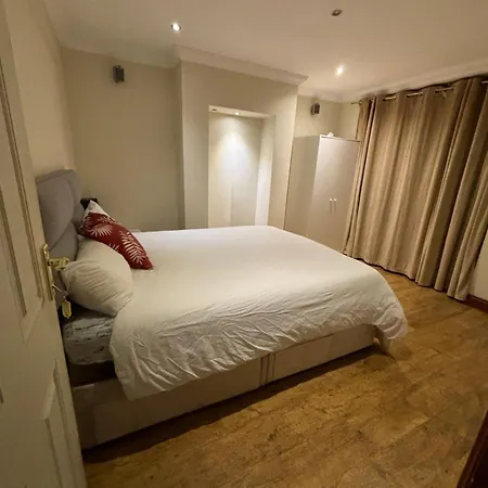 Shared House On Southmead بيت ضيافة *