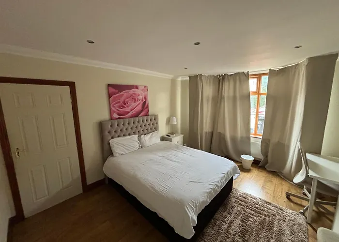 بيت ضيافة Shared House On Southmead