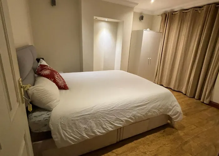 Shared House On Southmead بيت ضيافة *